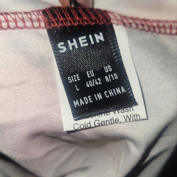 Red snake print dress in Large - Picture 2 of 2